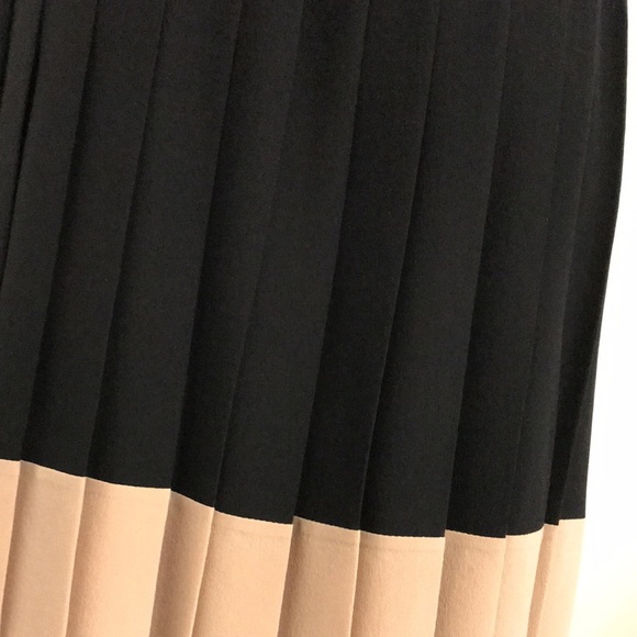 CRISTIAN DIOR Pleated Accents Silk Skirt. CHR0707-ID - Picture 7 of 13